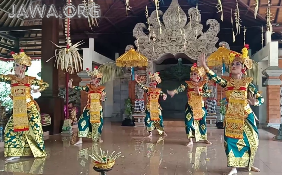 Seni Tari Legong di Desa Singapadu