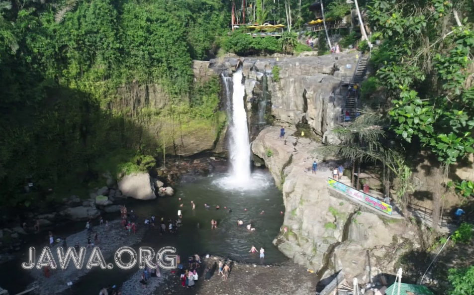 Keindahan Air Terjun Tegenungan Bali