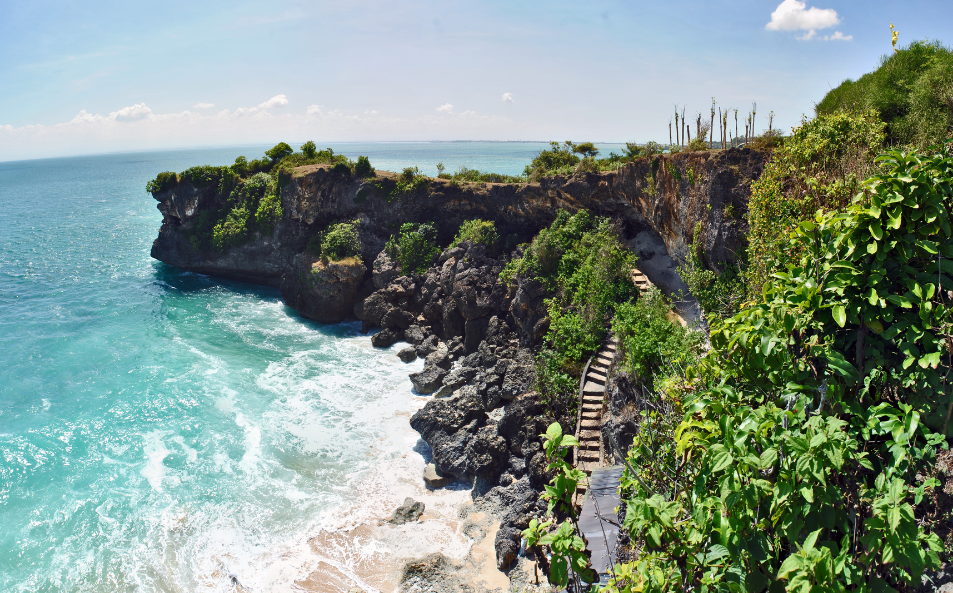 Keindahan Alam di Pantai Balangan Bali