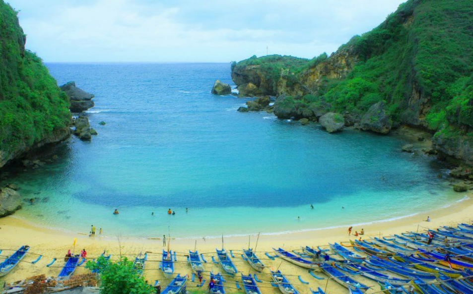 Pantai Baron: Surga Pantai di Gunungkidul yang Wajib Dikunjungi