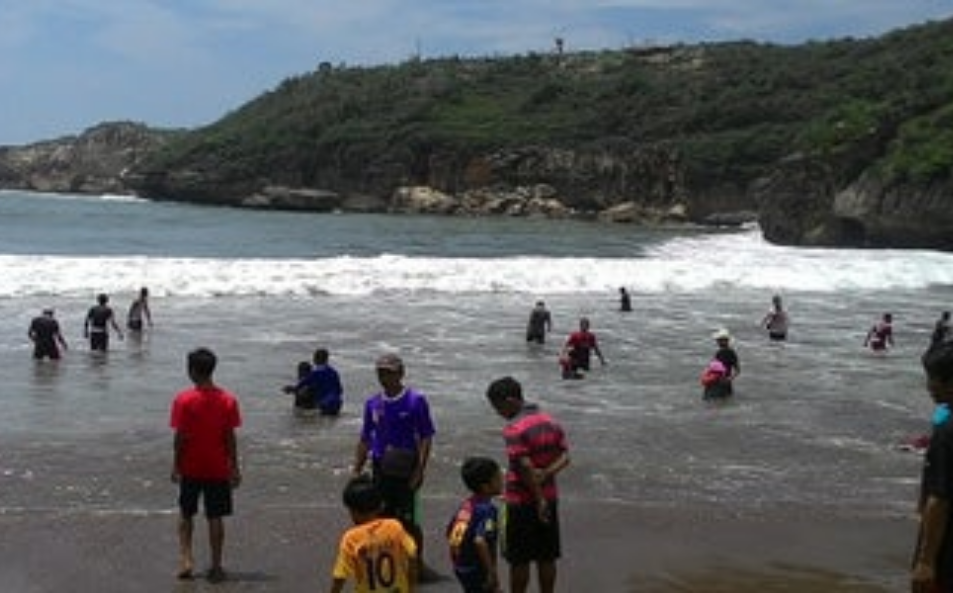 Pesona Pantai Baron yang Memikat Hati di Gunungkidul