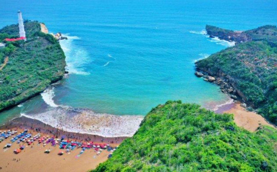 Menguak Pesona Tersembunyi Pantai Baron di Gunungkidul