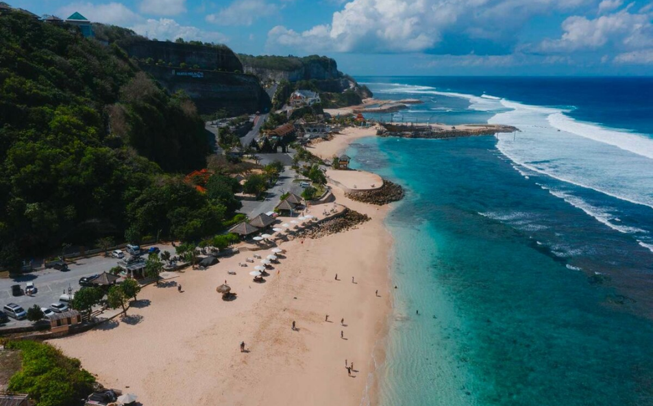 Pantai Melasti: Surga Tersembunyi di Bali