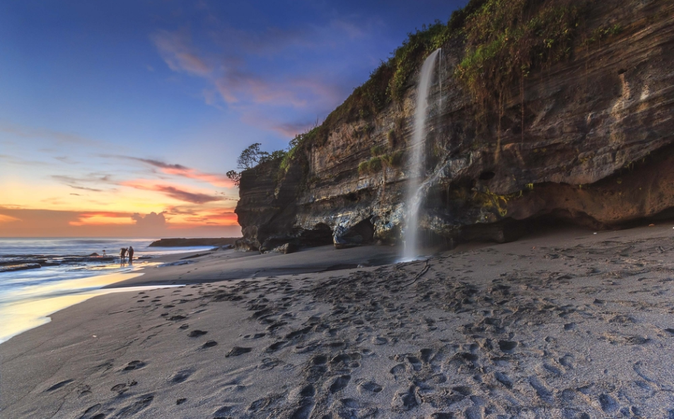 Pantai Melasti: Surga Tersembunyi di Bali