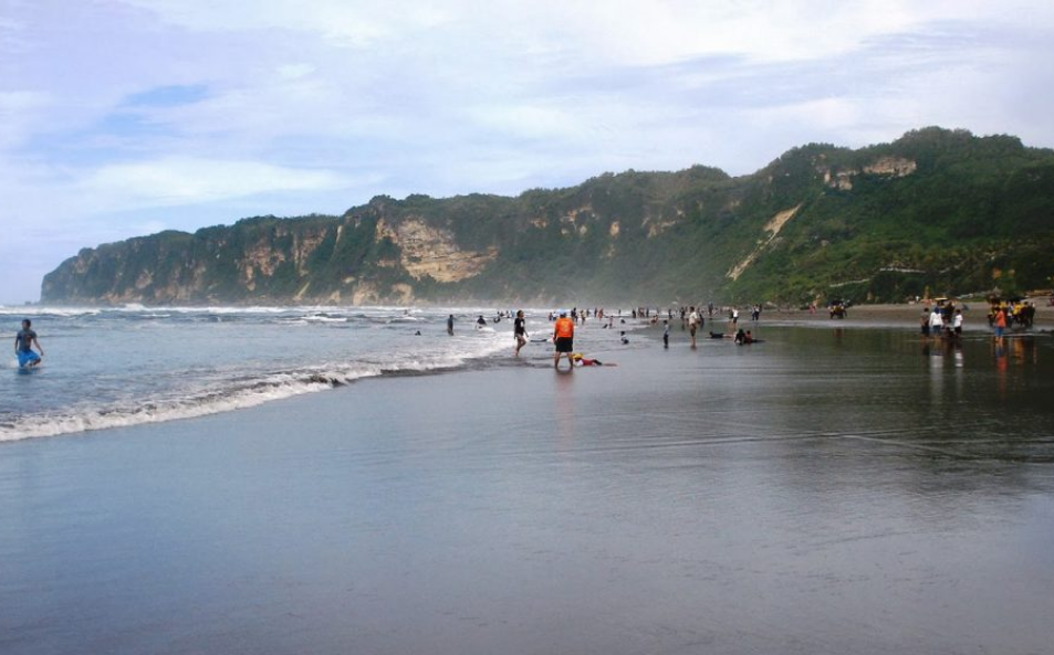 Harga Tiket Masuk Pantai Parangtritis dan Aktivitas Sekitarnya