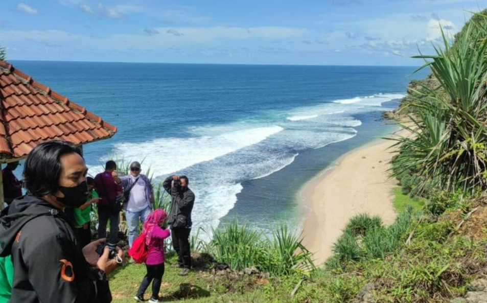 Pantai Watu Nene: Permata Tersembunyi di Gunungkidul