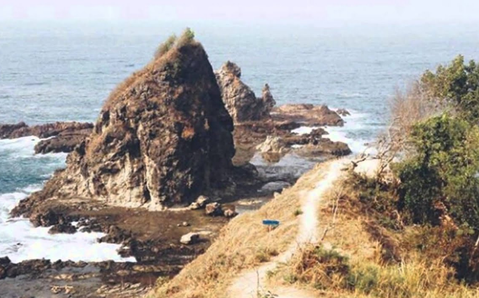 Keindahan Alam dan Keunikan Pantai Watu Lumbung