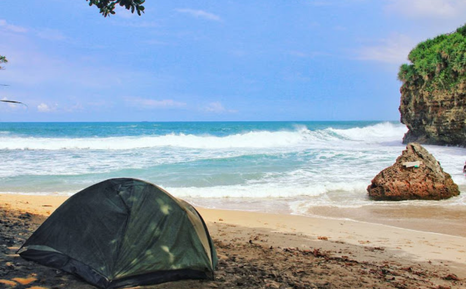 Pantai Ngetun: Destinasi Wisata Baru yang Mulai Populer