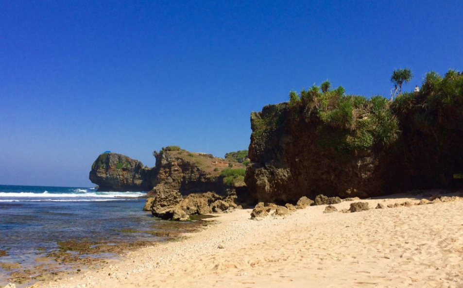 Pantai Ngetun: Destinasi Wisata Baru yang Mulai Populer