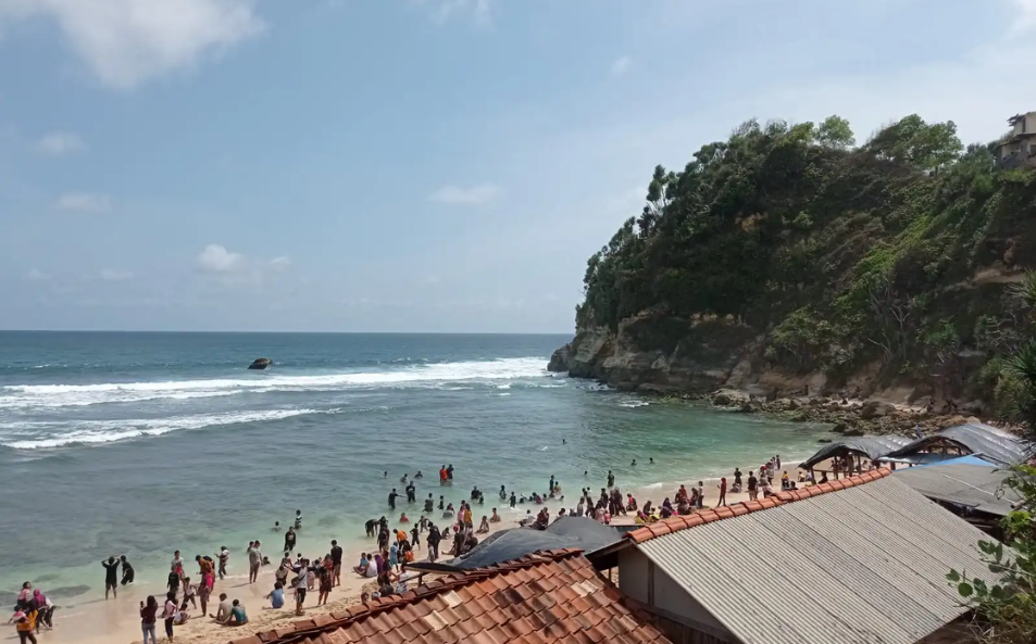 Jelajahi Pantai Nampu: Petualangan Seru di Tepi Samudra Hindia