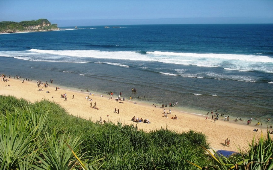Jelajahi Pantai Nampu: Petualangan Seru di Tepi Samudra Hindia
