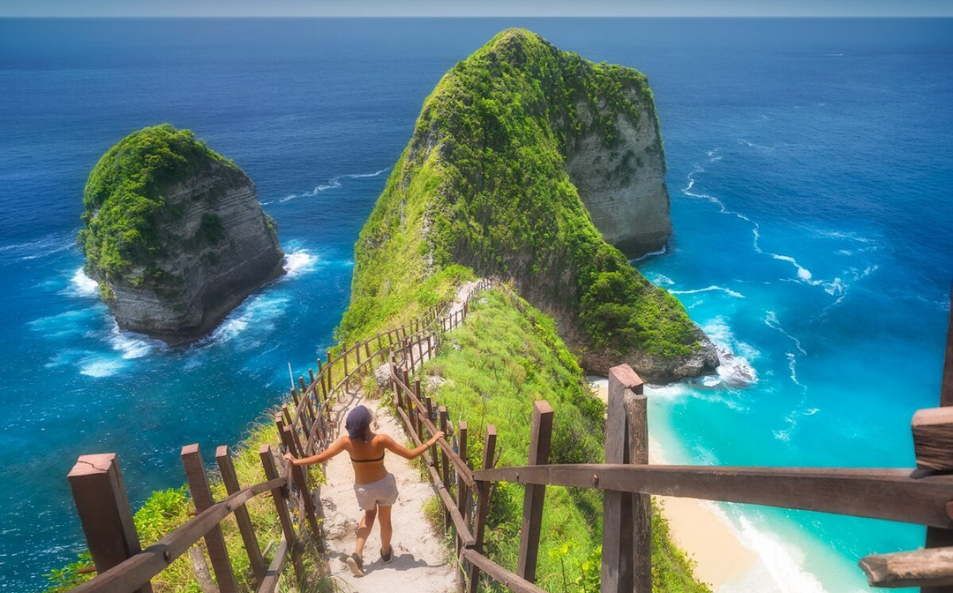 Kelingking Beach: A Perfect Blend of Adventure and Scenery