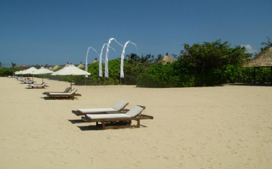 Exploring Bali’s Quiet Paradise: A Day at Mengiat Beach